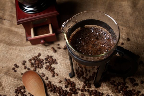 Como fazer café na prensa francesa