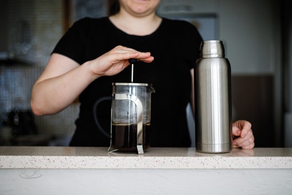 Como fazer café na prensa francesa