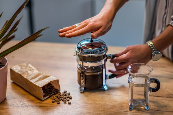 Como fazer café na prensa francesa